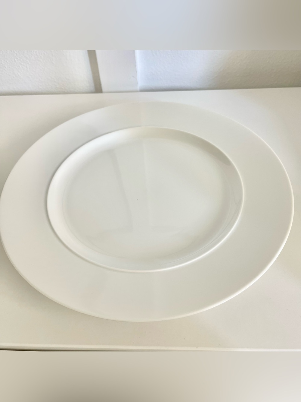 Crate & Barrel EPOCH 12” Dinner Chop Plate Charger Kathleen Wills Japan White